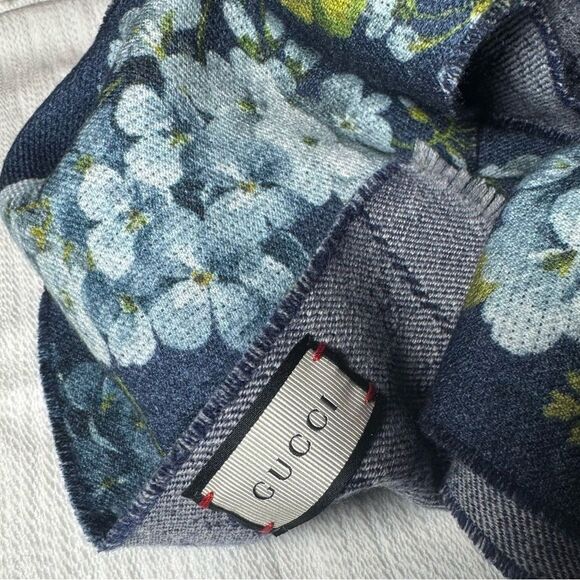 Auth Gucci Blue Floral GG Blooms Hydrangea Double Sided GG Jacquard Wool Scarf - Picture 15 of 16